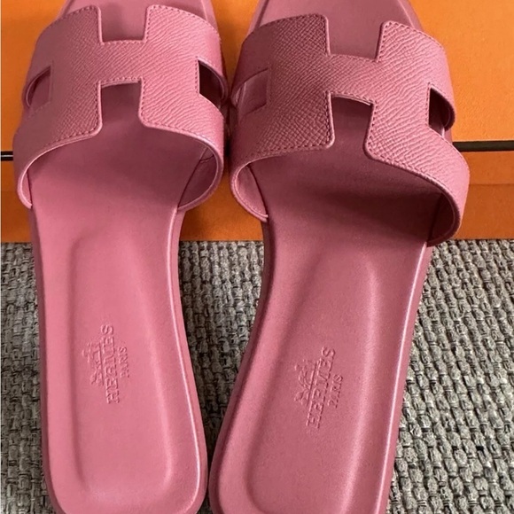 NEW HERMÈS Rose de Venise Epsom Calfskin Oran Sandals - Picture 12 of 13